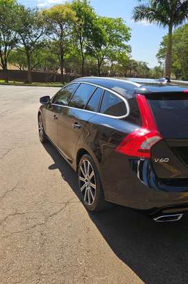VOLVO-V60-2017