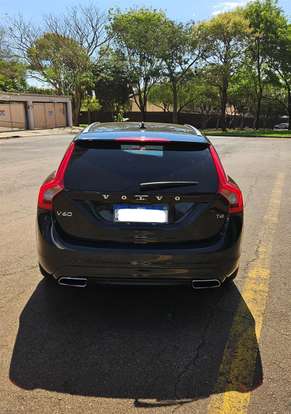 VOLVO-V60-2017