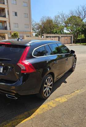 VOLVO-V60-2017