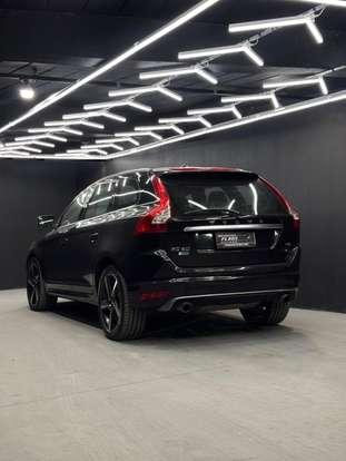 VOLVO-XC60-2015