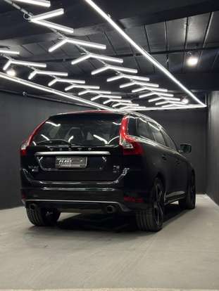 VOLVO-XC60-2015