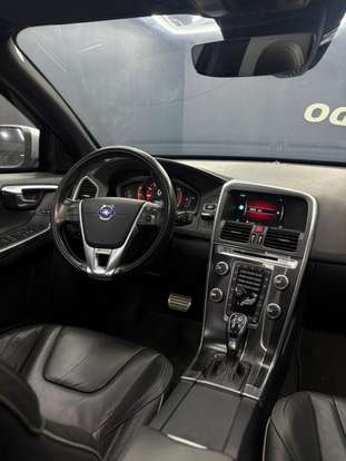 VOLVO-XC60-2015