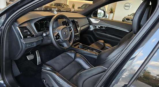 VOLVO-XC90-2019