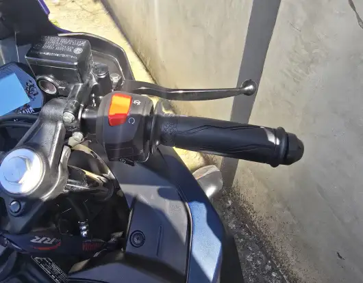 YAMAHA-YZF R15-2025