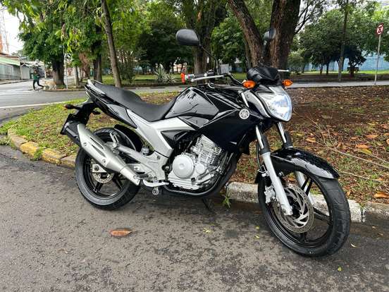 YAMAHA-YS 250 FAZER YAMAHA-YS 250 FAZER-2011