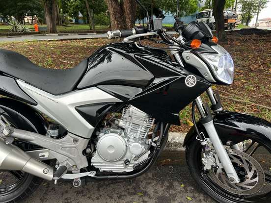 YAMAHA-YS 250 FAZER YAMAHA-YS 250 FAZER-2011