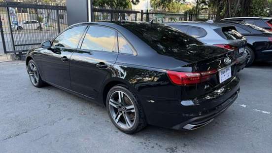 AUDI-A4-2022