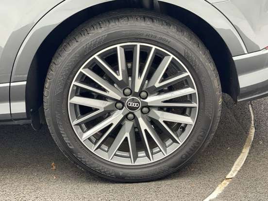 AUDI-Q3-2021