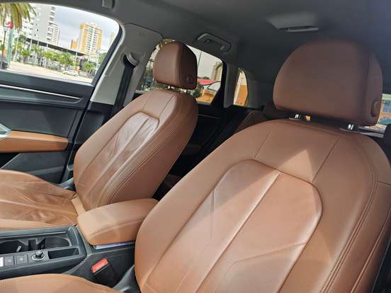 AUDI-Q3-2021
