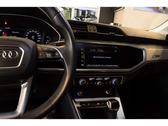 AUDI-Q3-2021
