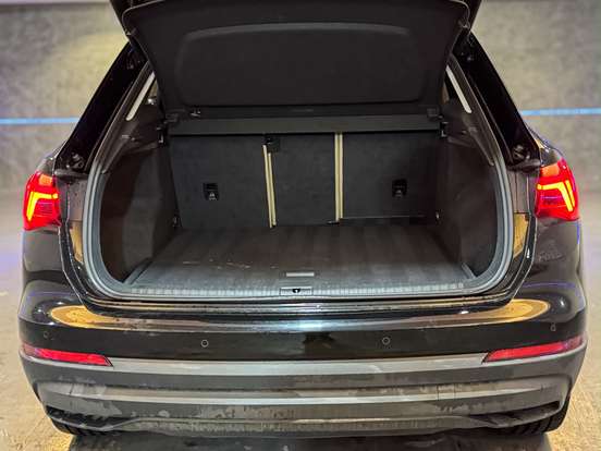 AUDI-Q3-2021