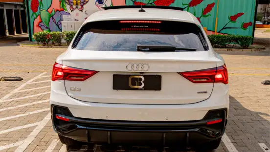 AUDI-Q3-2022