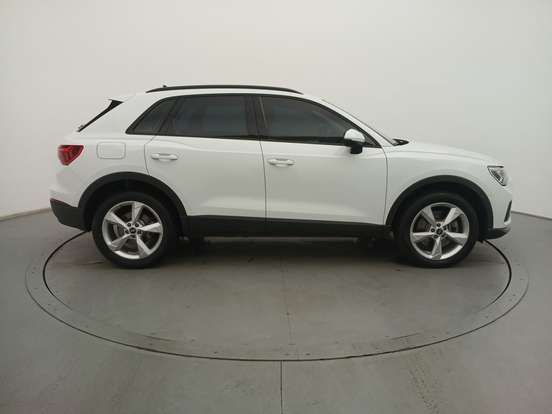 AUDI-Q3-2024