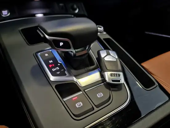 AUDI-Q5-2022