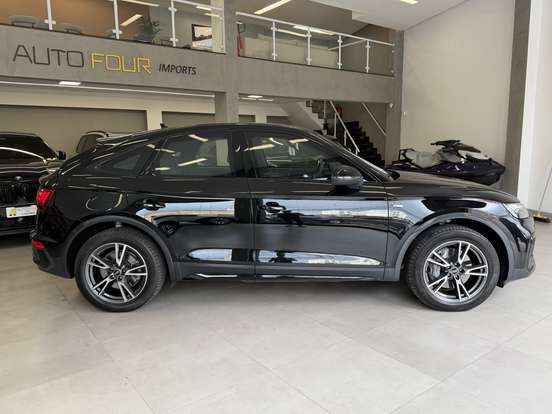 AUDI-Q5-2022
