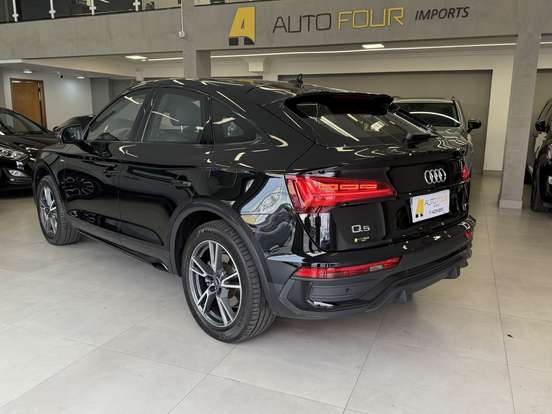 AUDI-Q5-2022