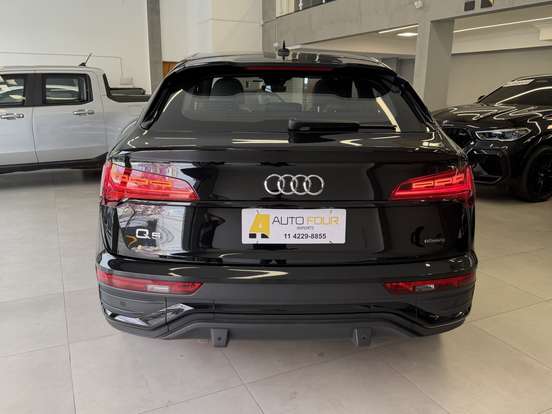 AUDI-Q5-2022