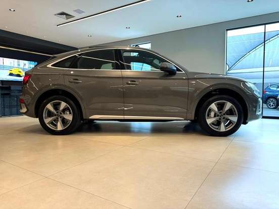 AUDI-Q5-2023