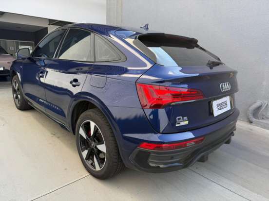 AUDI-Q5-2022