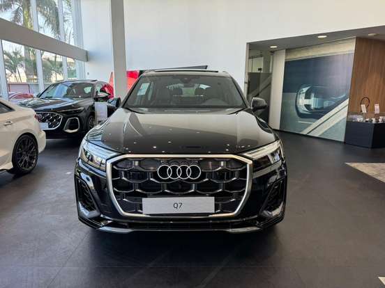 AUDI-Q7-2025