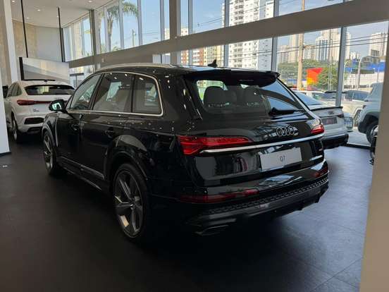 AUDI-Q7-2025