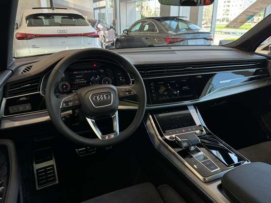 AUDI-Q7-2025