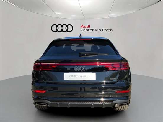 AUDI-Q8-2025