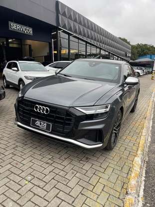 AUDI-Q8-2019