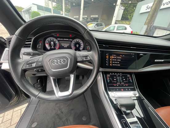 AUDI-Q8-2019