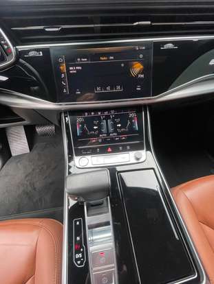 AUDI-Q8-2019