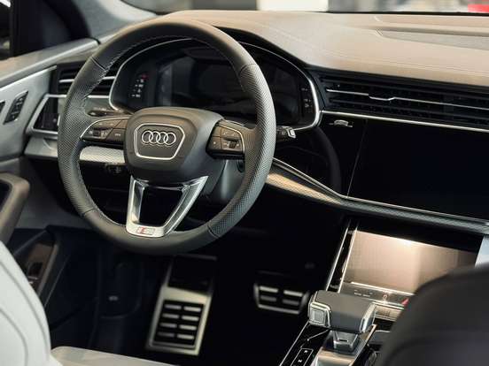 AUDI-Q8-2026