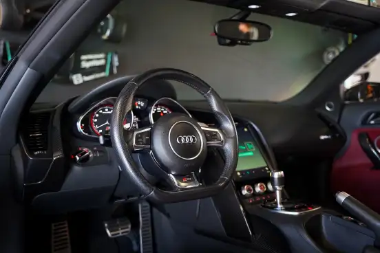 AUDI-R8-2013