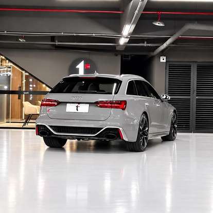AUDI-RS6-2021
