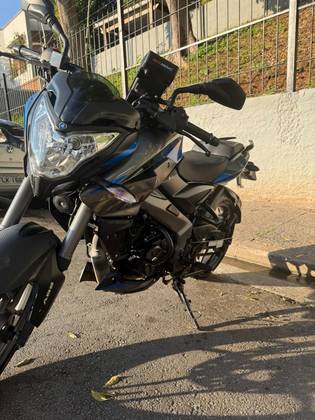 BAJAJ DOMINAR 160 