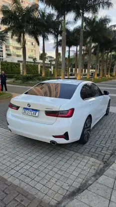 BMW-320i-2021