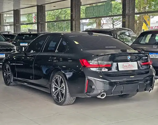 BMW-320i-2023