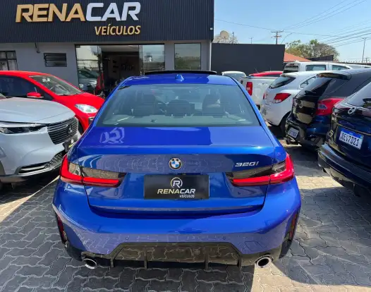 BMW-320i-2022