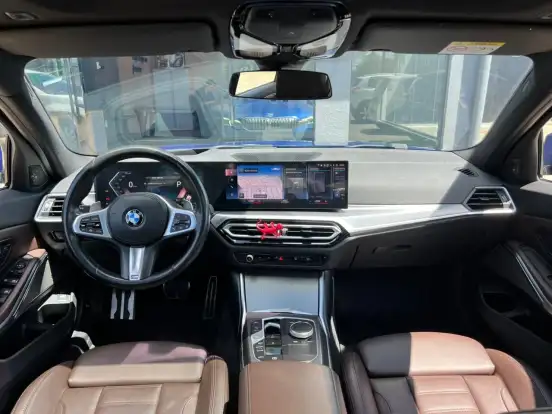 BMW-320i-2022
