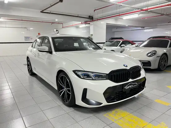 BMW-320i-2023