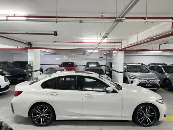 BMW-320i-2023