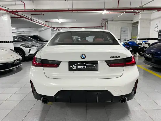 BMW-320i-2023