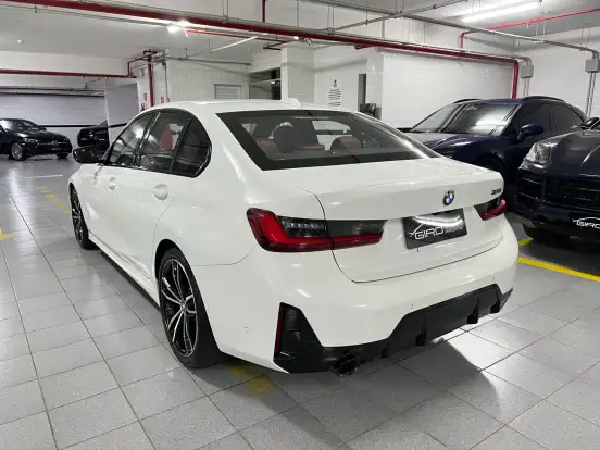 BMW-320i-2023