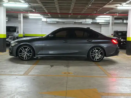 BMW-320i-2020