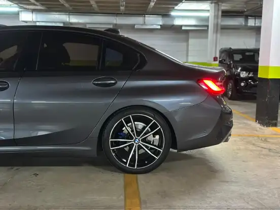 BMW-320i-2020