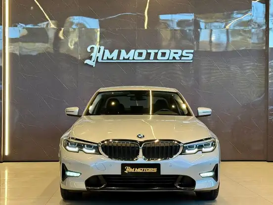 BMW-320i-2020