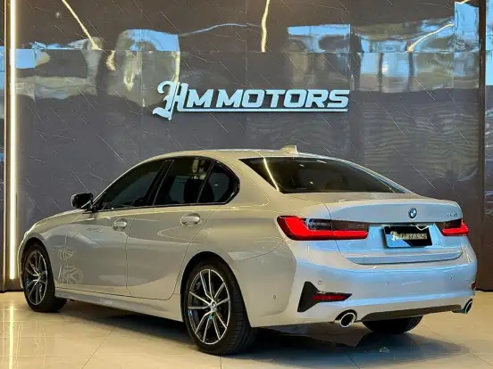 BMW-320i-2.0 16V TURBO GASOLINA SPORT AUTOMÁTICO BMW-320i-2020