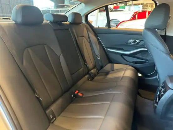 BMW-320i-2020