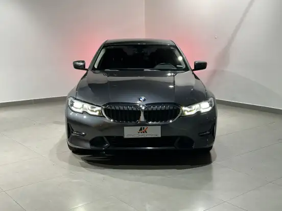 BMW-320i-2019