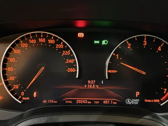BMW-320i-2019