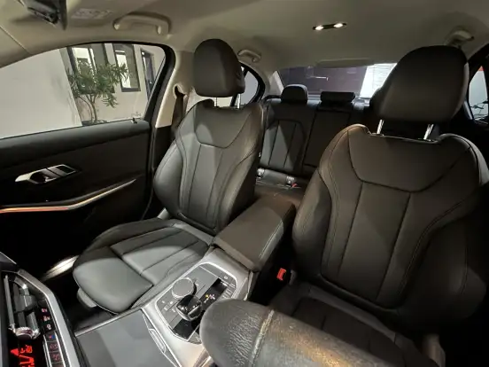 BMW-320i-2019